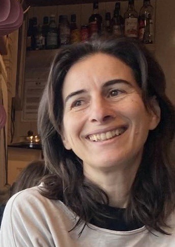 Σκιαδά, Φωτεινή